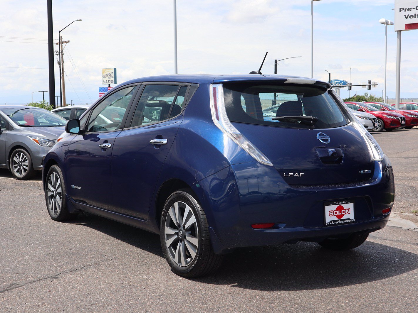 Pre-Owned 2016 Nissan LEAF SV FWD Hatchback